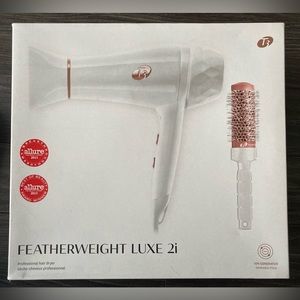 T3 Featherweight Luxe 2i Hair Dryer with Round Brush White Rose Gold